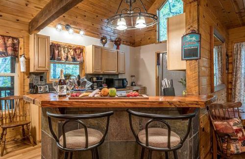 Helen Casa | Secluded Cabin with Hot-tub and Fire Pit in Cleveland, Georgia