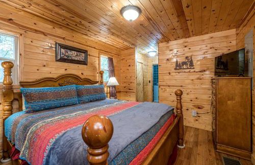 Helen Casa | Secluded Cabin with Hot-tub and Fire Pit in Cleveland, Georgia