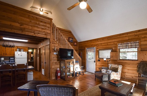 Hiawassee Cabina | Secluded cabin with long range mtn views, grill, hammock, wrap-around deck, AC
