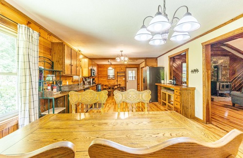 Bryson City Cabina | Secluded cabin with views/creek/wifi near GSMNP