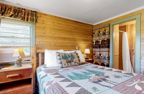 Thornton Cabina | Secluded cabin with WiFi, kitchenette, pool, tennis & firepit