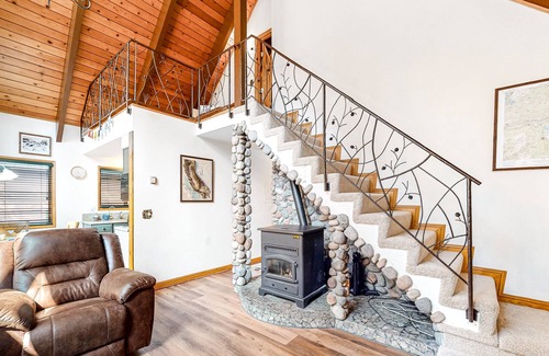 Pla-Vada Woodlands Casa | Secluded Chalet-Style Home w/ a Full Kitchen, Furnished Deck, & Gas Grill