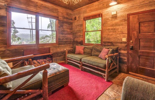 Bryson City Cabaña | Secluded cottage in quiet, walkable location with WiFi, fire pit, grill & deck