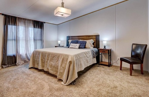 Norman Cabina | Secluded cottage on 10 acres with hot tub
