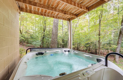 Blairsville Cabaña | Secluded Cottage w/Hot Tub in North Georgia!