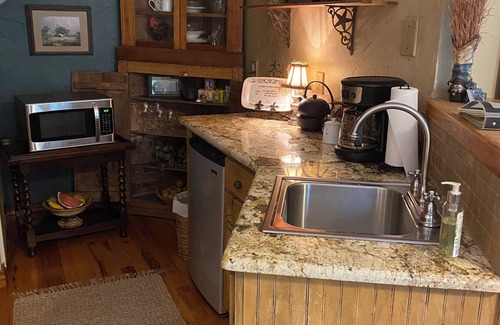 Fredericksburg Cama Y Desayuno | Secluded Country Cottage in the Texas Hill Country