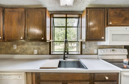Annetta Casa | Secluded Country Lodge In Aledo - Pet Friendly!