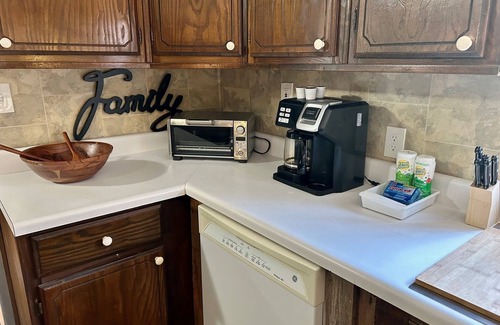 Annetta Casa | Secluded Country Lodge In Aledo - Pet Friendly!