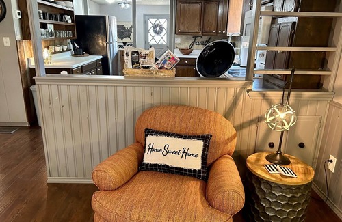 Annetta Casa | Secluded Country Lodge In Aledo - Pet Friendly!