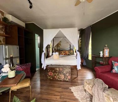 Valencia Apartamento | Secluded Couples Getaway Eco Mountain Romance