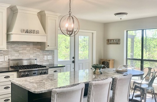 Arley Casa | Secluded Cove-Stunning Views- Sloping Lot- Near Duncan Bridge