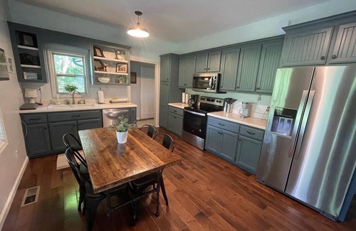 Robbinsville Cabina | Secluded Creekfront Cabin Mountain Views. Easy Access for Cars/Cycles Near TOTD
