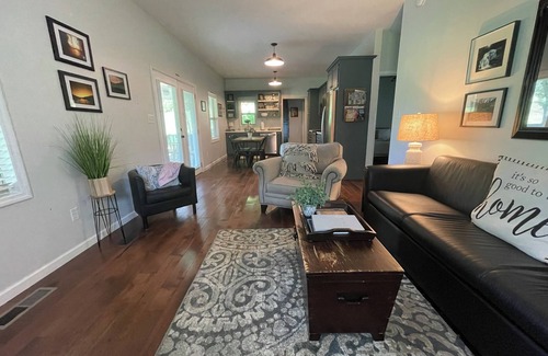 Robbinsville Cabina | Secluded Creekfront Cabin Mountain Views. Easy Access for Cars/Cycles Near TOTD
