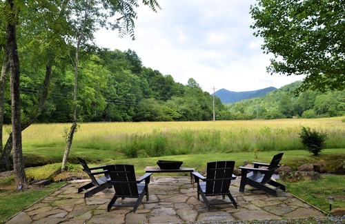 Robbinsville Cabina | Secluded Creekfront Cabin Mountain Views. Easy Access for Cars/Cycles Near TOTD