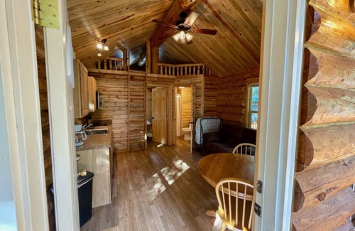 Fremont County Cabina | Secluded Creekside Cabin