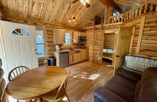 Fremont County Cabina | Secluded Creekside Cabin