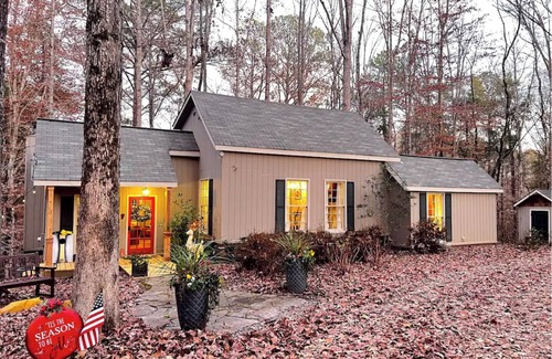 Hamilton Cabina | Secluded Creekside Luxury Cabin Callaway Gardens/FDR/Poplar Place Farm