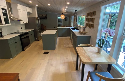 Robbinsville Cabaña | Secluded creekside home in the heart of the Nantahala Forest