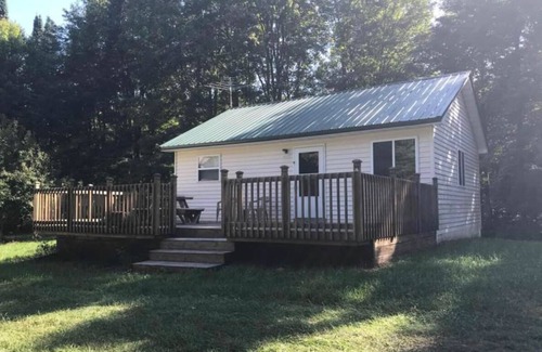 Trout Lake Cabina | Secluded Deerfoot cabin getaway with WIFI near Trout Lake