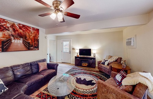 Greater Sacramento Casa | Secluded dog-friendly house close to American River with firepit, grill, W/D, AC