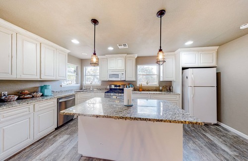 Fredericksburg Casa | Secluded, Dog-Friendly Getaway w/ Beautiful Views, a Large Yard, & Free WiFi