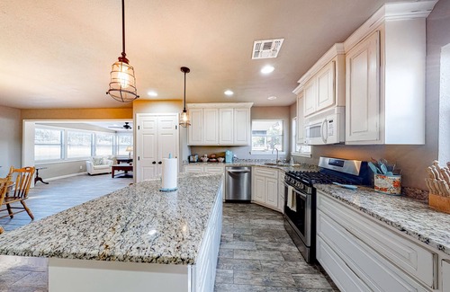 Fredericksburg Casa | Secluded, Dog-Friendly Getaway w/ Beautiful Views, a Large Yard, & Free WiFi