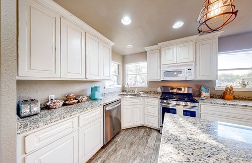 Fredericksburg Casa | Secluded, Dog-Friendly Getaway w/ Beautiful Views, a Large Yard, & Free WiFi