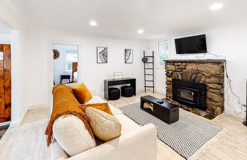 Canadensis Cabaña | Secluded dog-friendly cottage with firepit, gas grill, patio, internet, & AC
