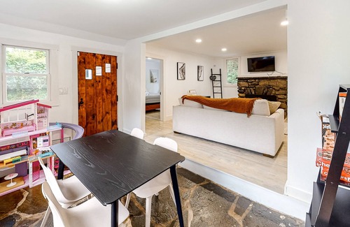 Canadensis Cabaña | Secluded dog-friendly cottage with firepit, gas grill, patio, internet, & AC