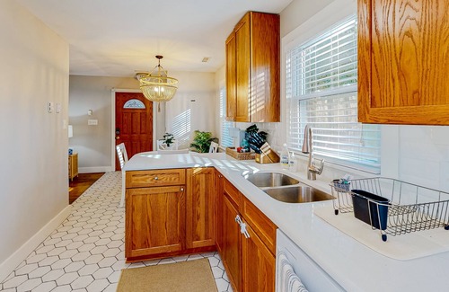 Berlin Casa | Secluded dog-friendly home with deck, large lawn, streaming, washer/dryer, & AC