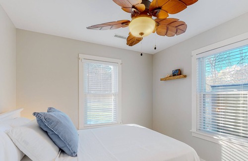 Berlin Casa | Secluded dog-friendly home with deck, large lawn, streaming, washer/dryer, & AC