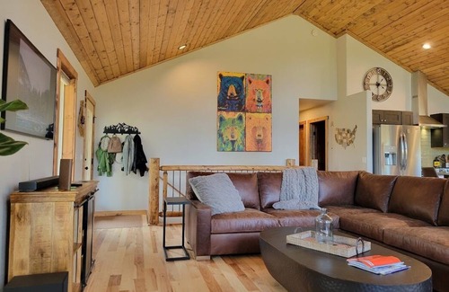 Valley of the Sun Casa | Secluded, dog-friendly mountain getaway with amazing views and huge deck!