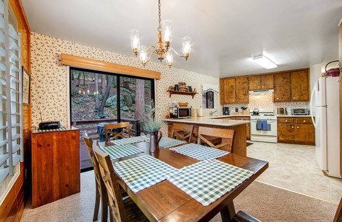 Idyllwild Cabina | Secluded Dog-Friendly Cabin w/Wood Fireplace, Deck, Private W/D, Mtn Views