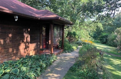 Edmund Casa | Secluded Driftless Area Getaway on 30 Wooded Acres