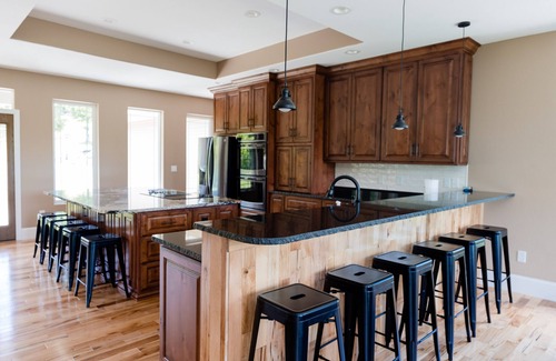 Lake Ozark Casa | Secluded Family Resort Sleeps 25 people! Handicap accessible! Private Beach!