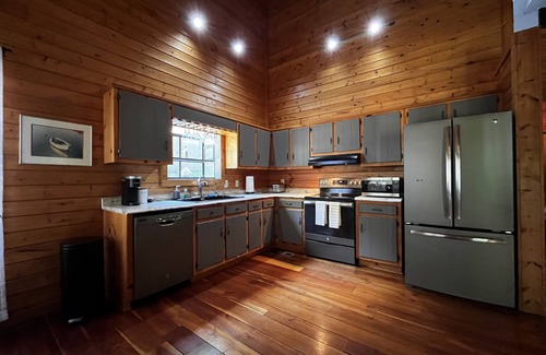 Newnan Cabina | Secluded GA Cabin on 3 acres, 10 minutes from Historic Downtown Newnan, GA