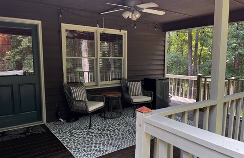 Newnan Cabina | Secluded GA Cabin on 3 acres, 10 minutes from Historic Downtown Newnan, GA