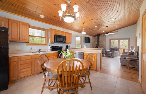 Steelville Cabina | Secluded Getaway with Private Meramec River Access and Floating