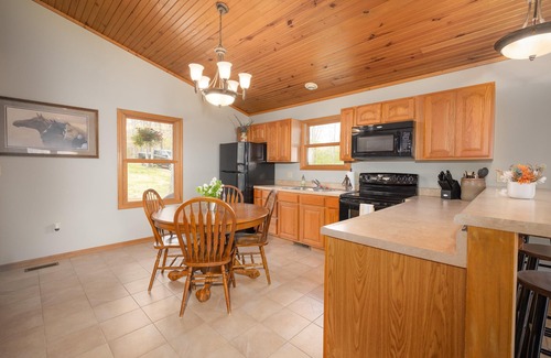 Steelville Cabina | Secluded Getaway with Private Meramec River Access and Floating