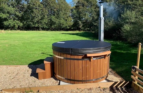 Barns Green Cabina | Secluded Glamping Pod With Private Hot Tub