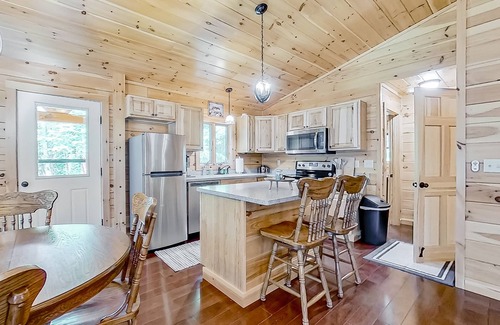 Wevertown Cabaña | Secluded Haven | Guest house in Wevertown with wood stove, deck, W/D