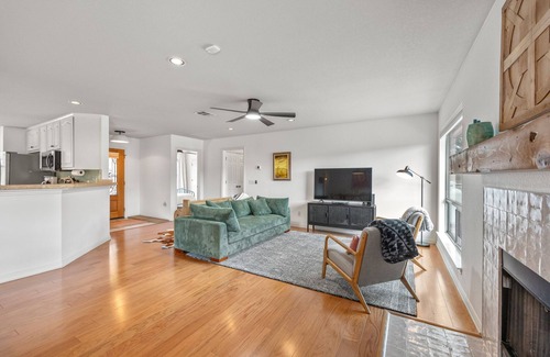 Henly Casa | Secluded Hill Country Retreat | Family & Pet-Friendly