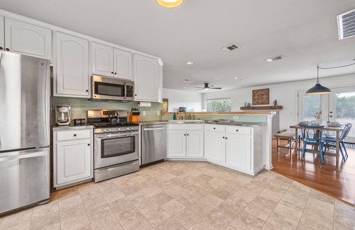 Henly Casa | Secluded Hill Country Retreat | Family & Pet-Friendly