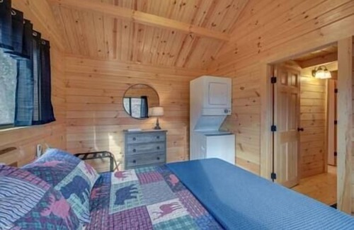 Traphill Casa | Secluded hillside cabin with mountain views!