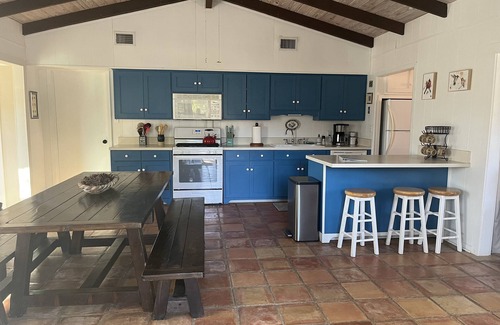 Vanderpool Casa | Secluded hilltop cabin, Lost Maples Park, private river access, hot tub & peace!