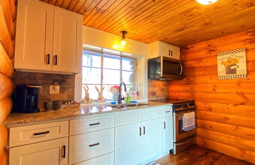 Mount Aetna Cabaña | Secluded Hilltop Cottage- Rekindle the 🔥(Hot Tub)