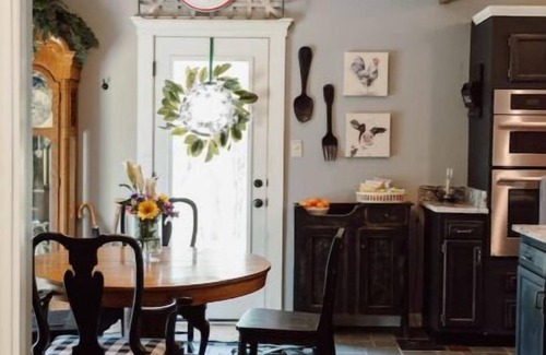 Charlestown Cabina | Secluded Historic Cabin Summer Camp Style Retreat!