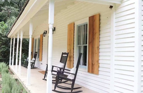 Sand Ridge Casa | Homewood Historic Getaway