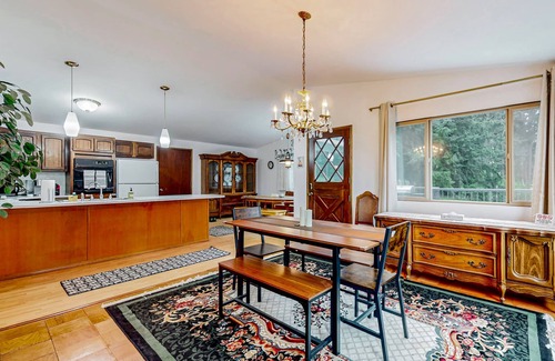 Woodinville Casa | Secluded home near downtown Woodinville with large wraparound deck & grill