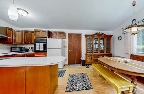Woodinville Casa | Secluded home near downtown Woodinville with large wraparound deck & grill